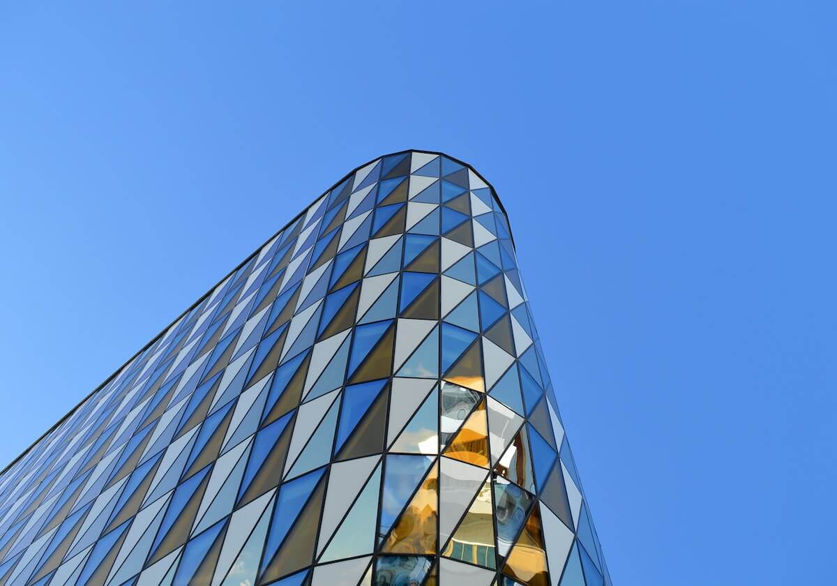 圆梦，李梦与偶像詹姆斯交换礼物合影，场上同做霸王步庆祝