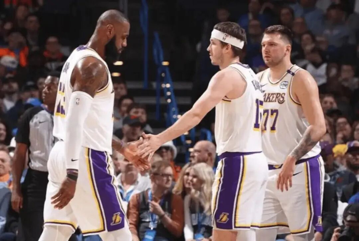 开云体育下载网页版-东契奇谈詹姆斯&amp;amp;里夫斯：我们都懂篮球，我们还有提升空间|湖人|骑士|卢卡-东契奇|奥斯汀·里夫斯|克利夫兰骑士队_新浪体育_新浪新闻